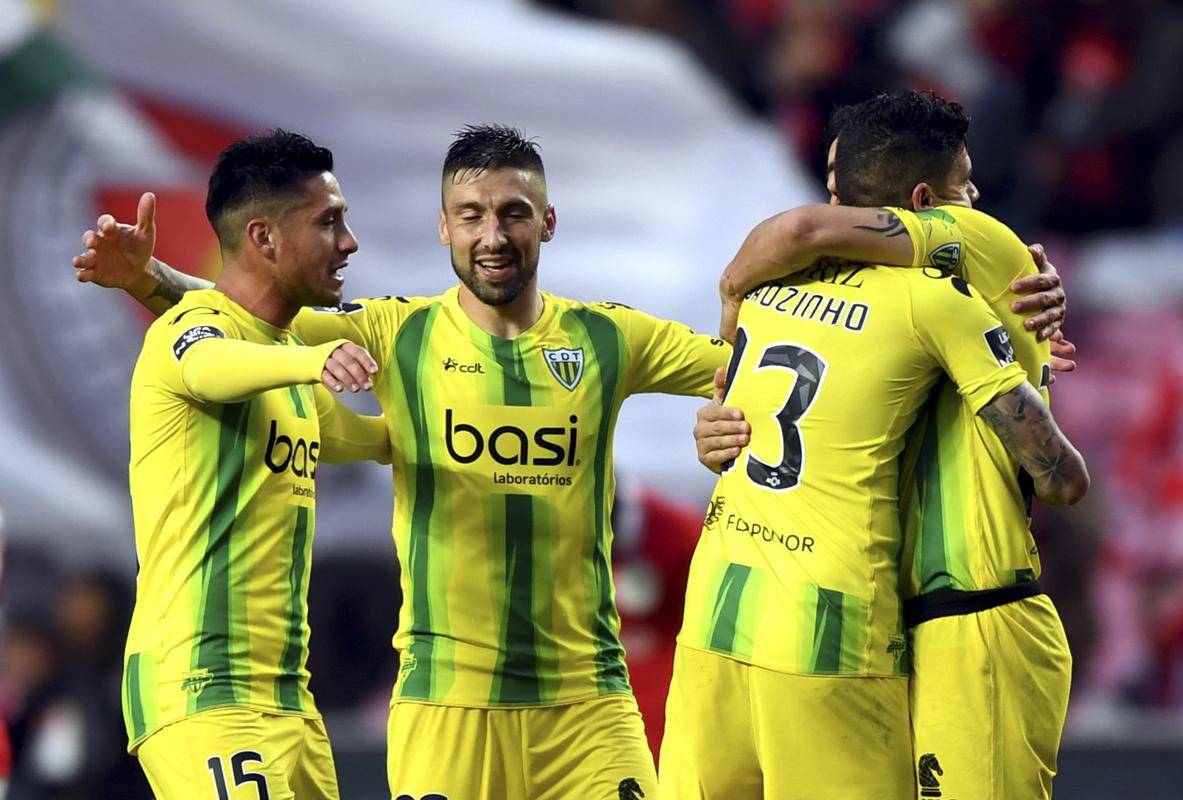 热门球队实力抢眼，欧洲预选赛首轮焦点战的简单介绍