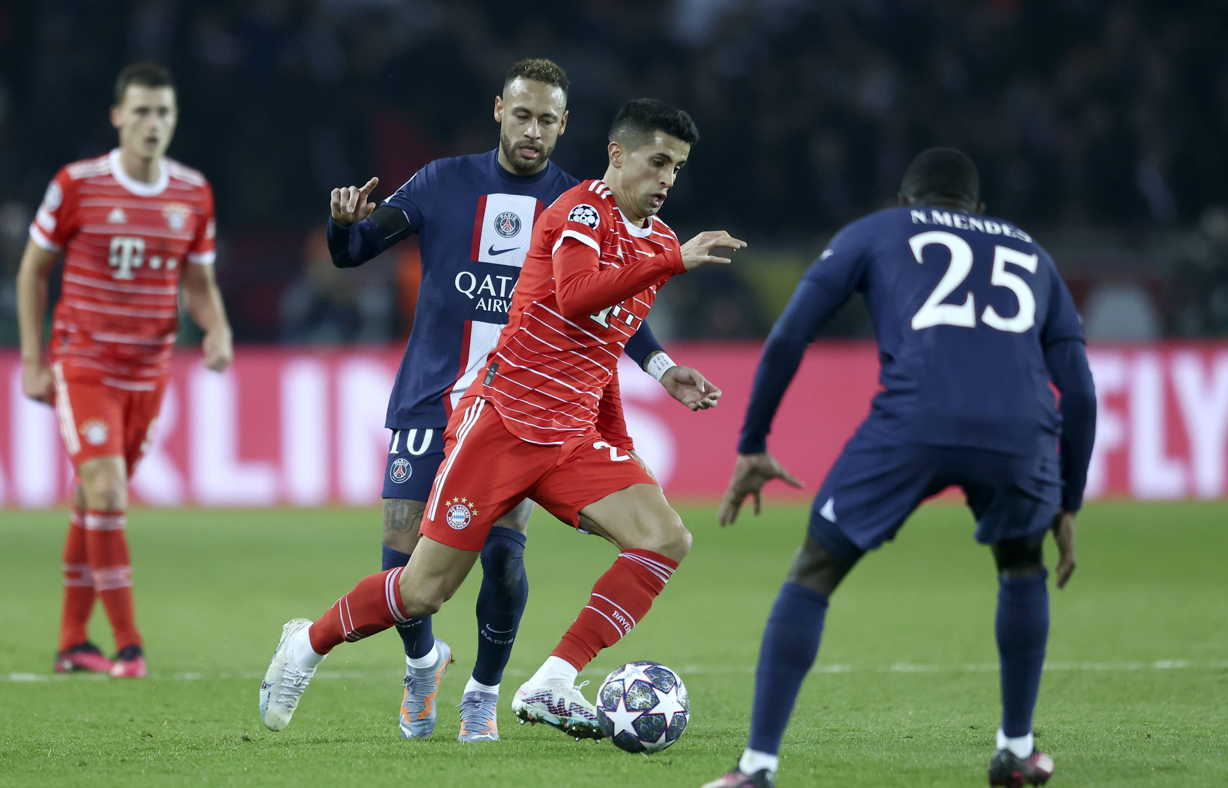 包含巴黎圣日耳曼轻松击败对手，法甲冠军在望的词条