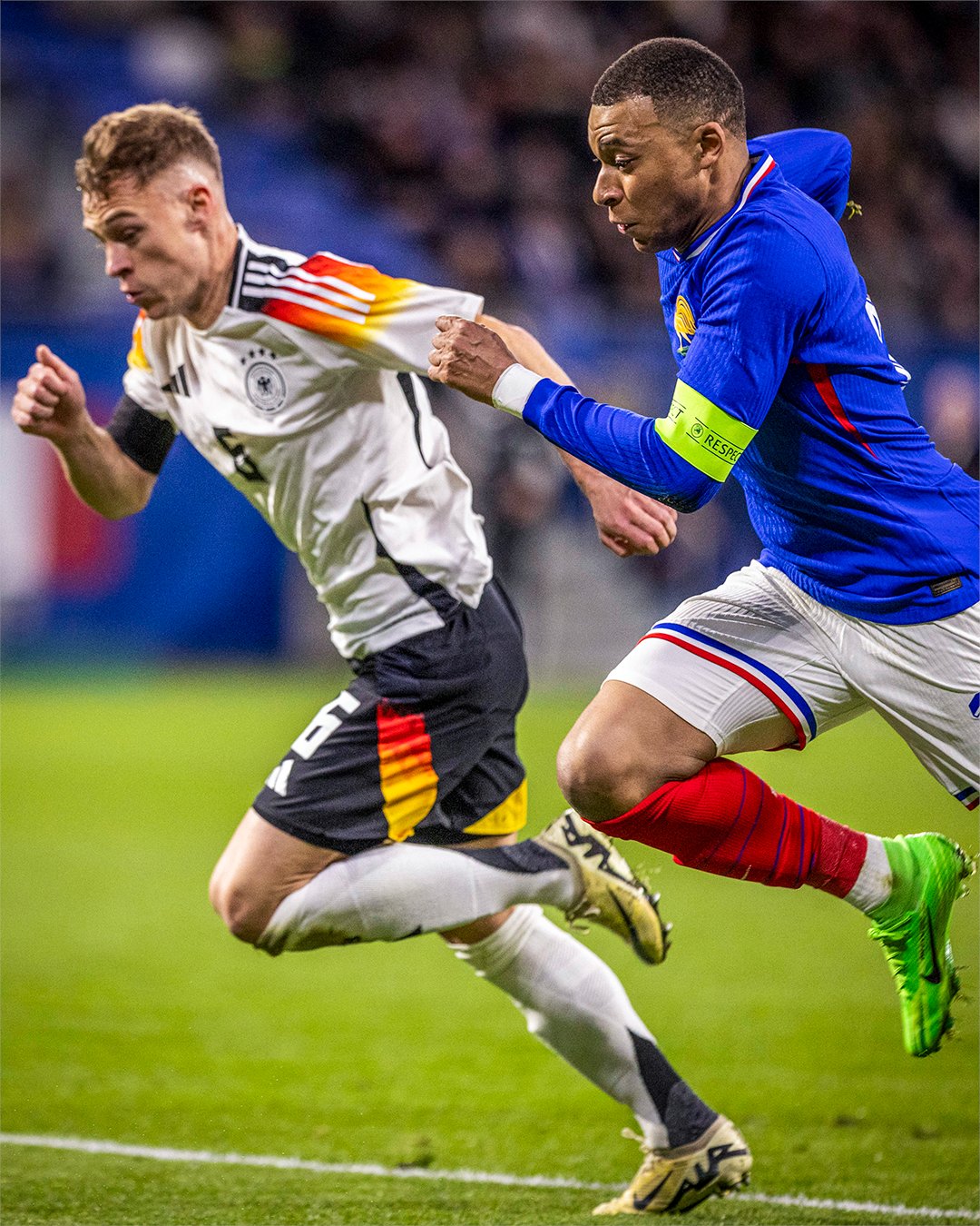 包含强强交锋，热血对决，足球界的顶级对抗即将开始的词条