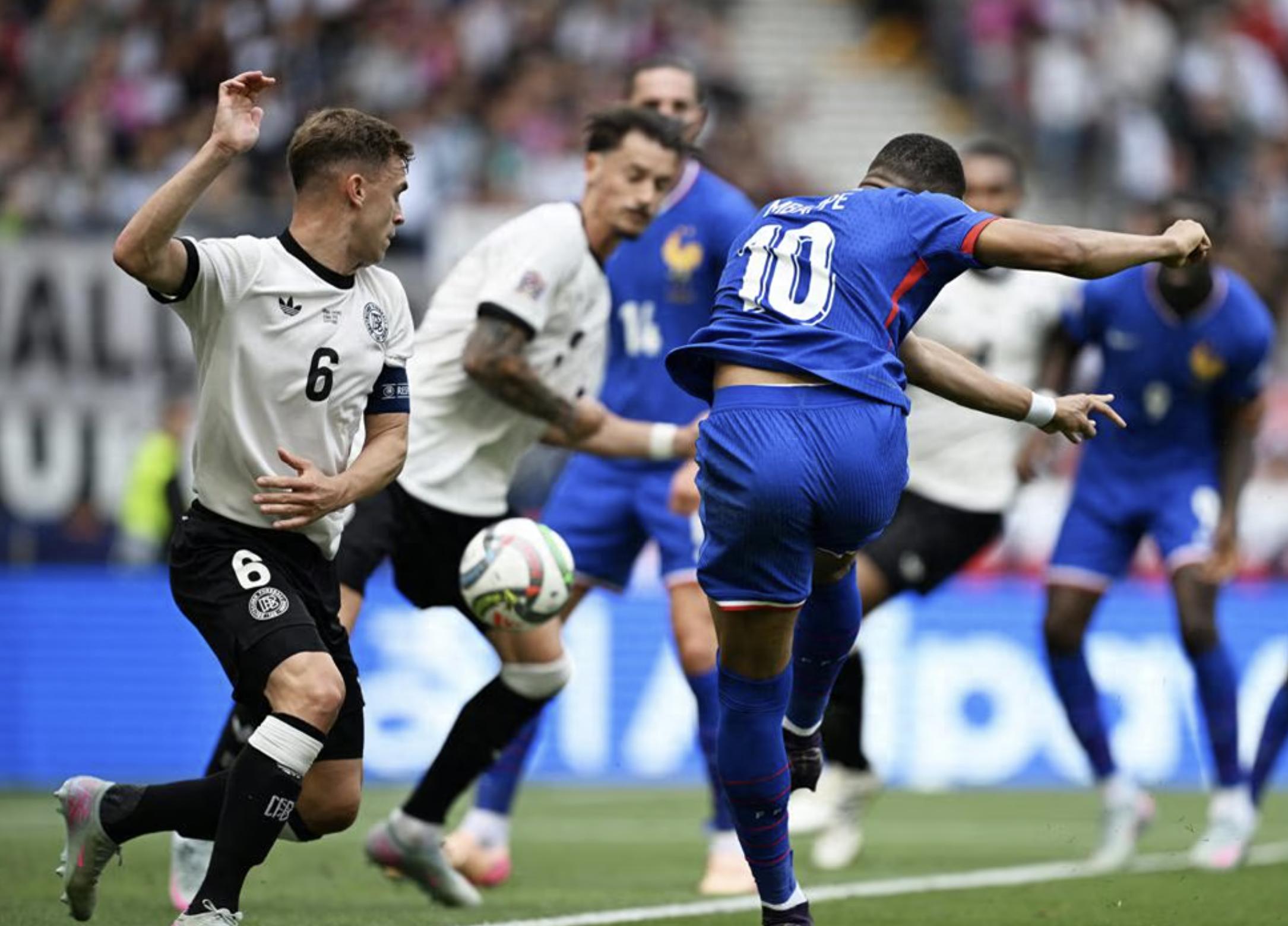 瓦伦西亚门将瓦伦西亚扑出点球帮球队取胜的简单介绍